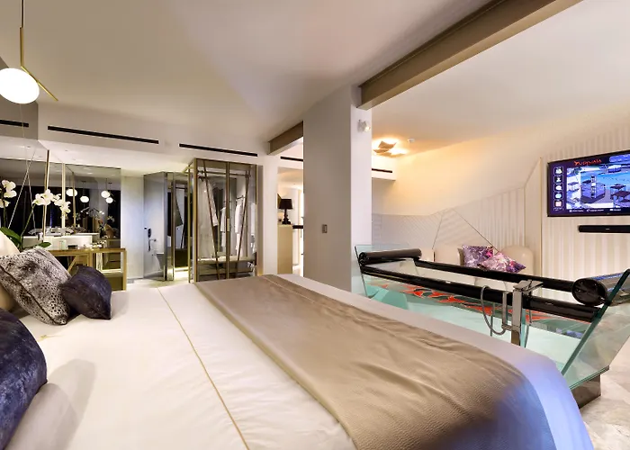 San Antonio (Ibiza) Hotels near Ibiza Airport (IBZ)