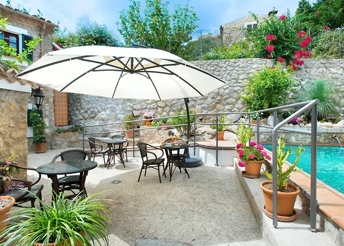 Caimari Hotels